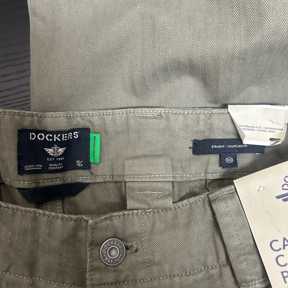 Dockers Men's Cargo Pants in Olive - Picture 7 of 8